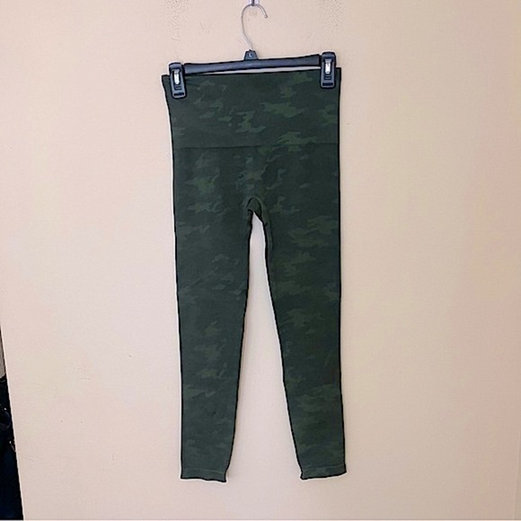 Spanx Women’s Green Camouflage Seamless High Waisted Leggings Size Medium - Picture 7 of 12